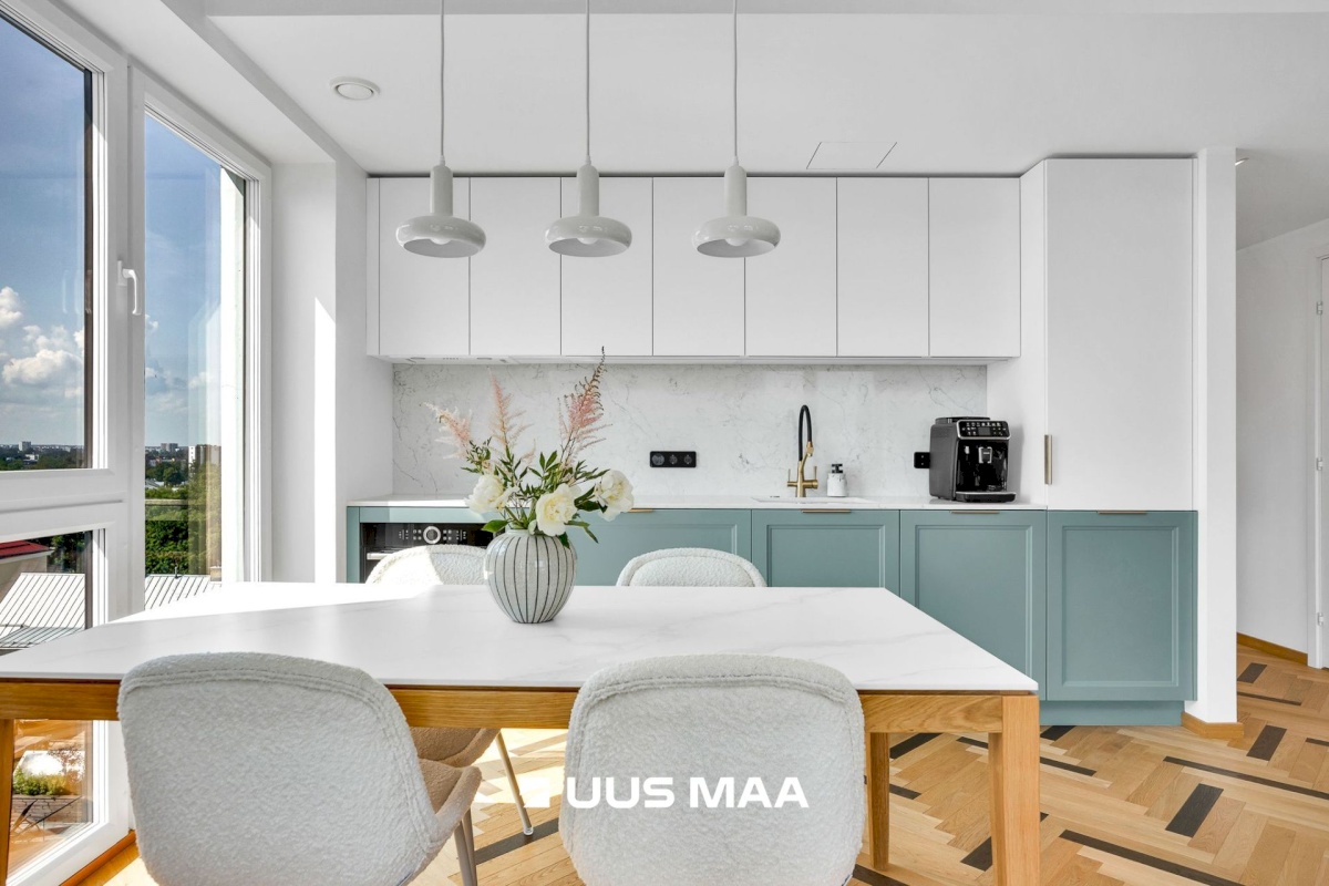 Tallinn, Kesklinna linnaosa, Uus Maailm, Toom-Kuninga 15