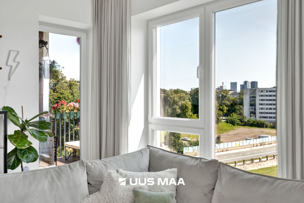 Tallinn, Kesklinna linnaosa, Uus Maailm, Toom-Kuninga 15