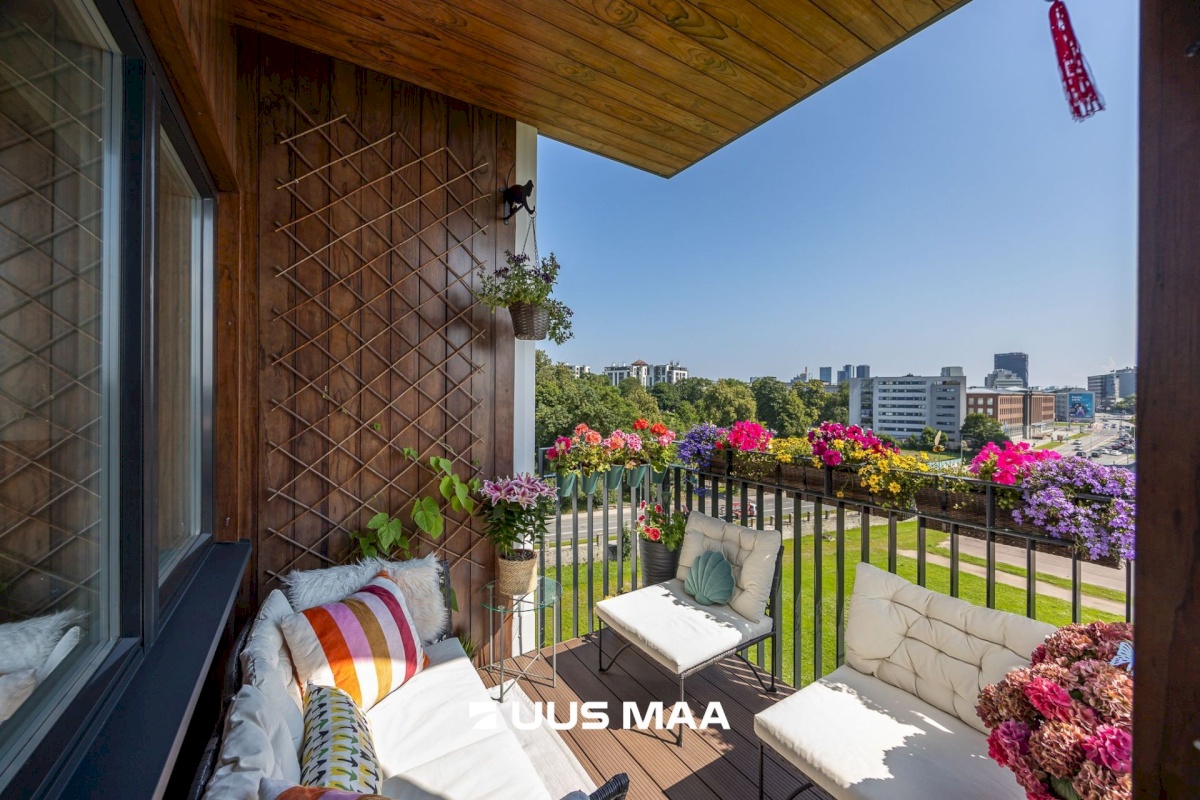 Tallinn, Kesklinna linnaosa, Uus Maailm, Toom-Kuninga 15