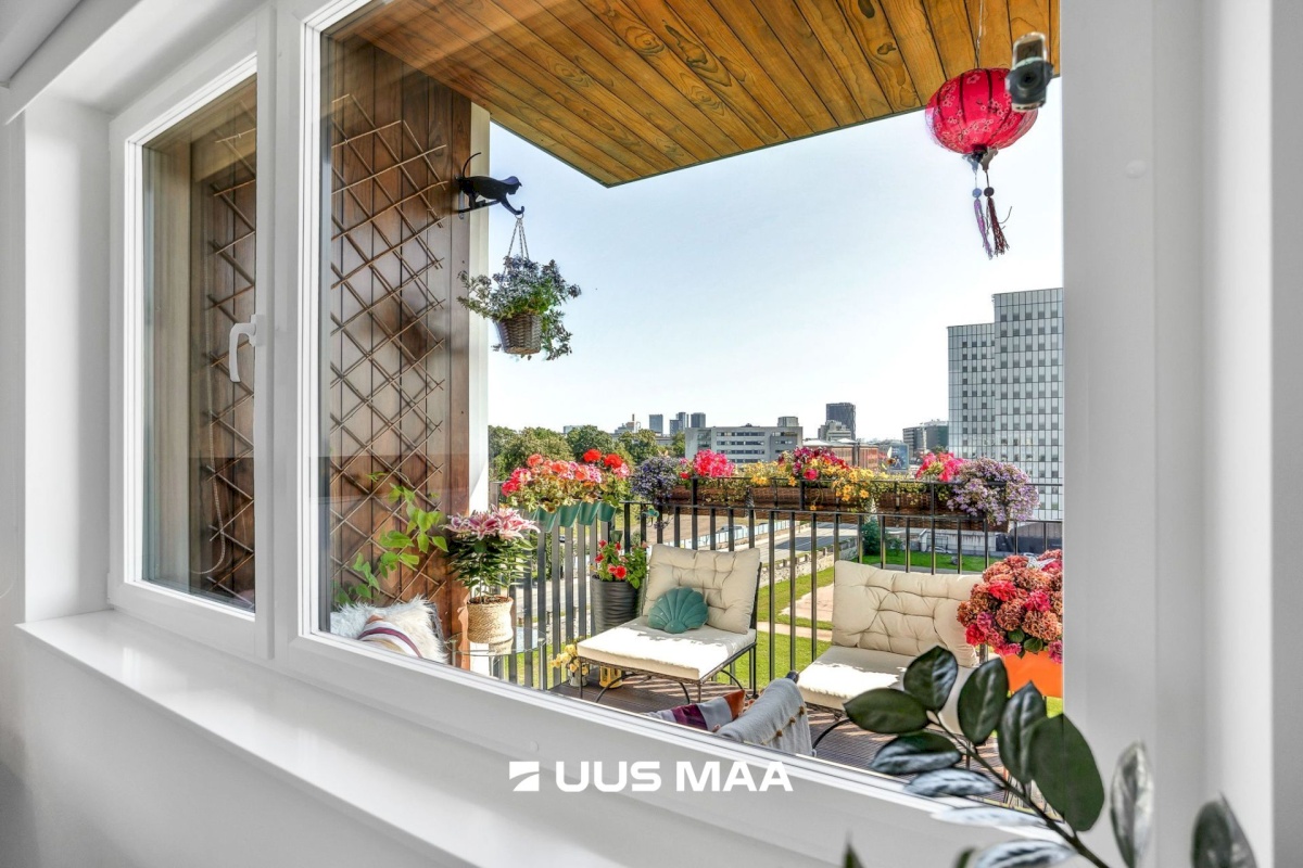 Tallinn, Kesklinna linnaosa, Uus Maailm, Toom-Kuninga 15