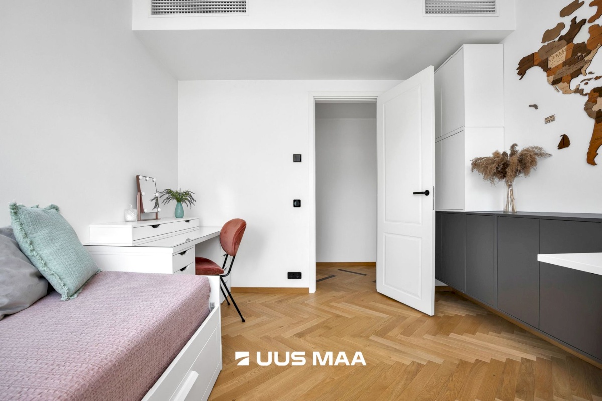 Tallinn, Kesklinna linnaosa, Uus Maailm, Toom-Kuninga 15