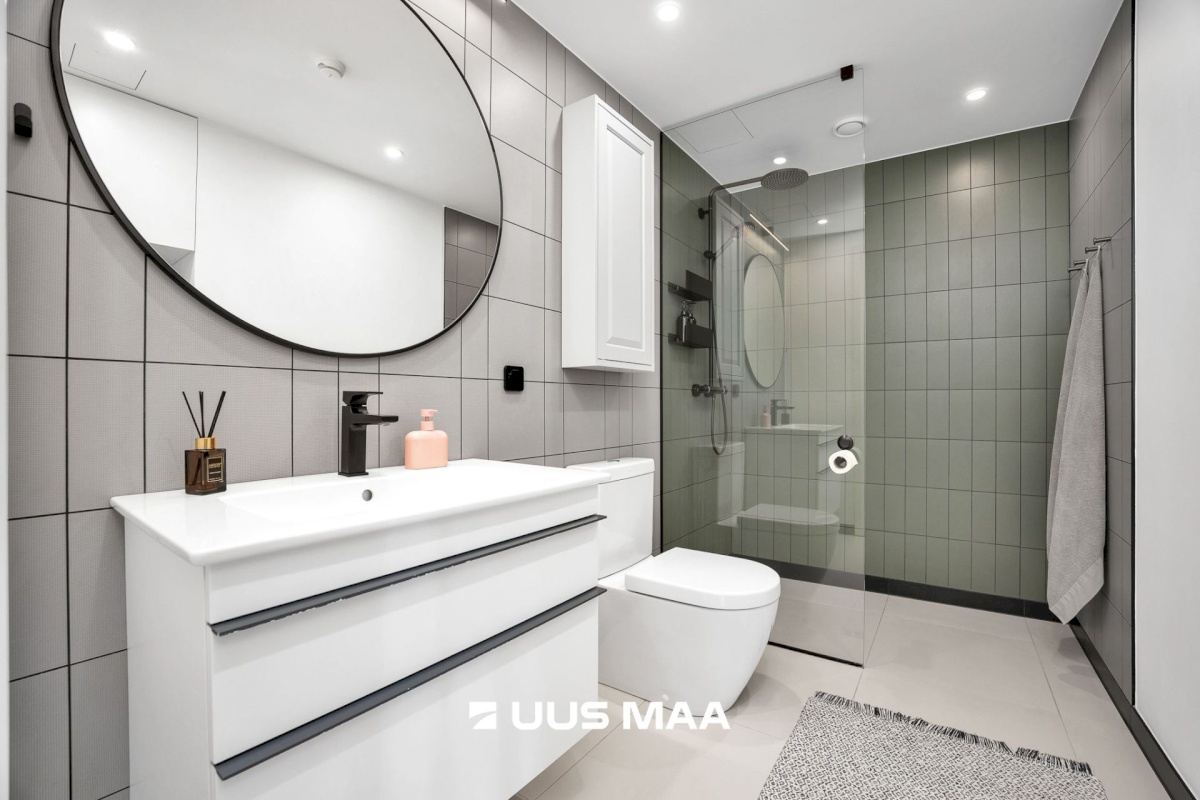 Tallinn, Kesklinna linnaosa, Uus Maailm, Toom-Kuninga 15