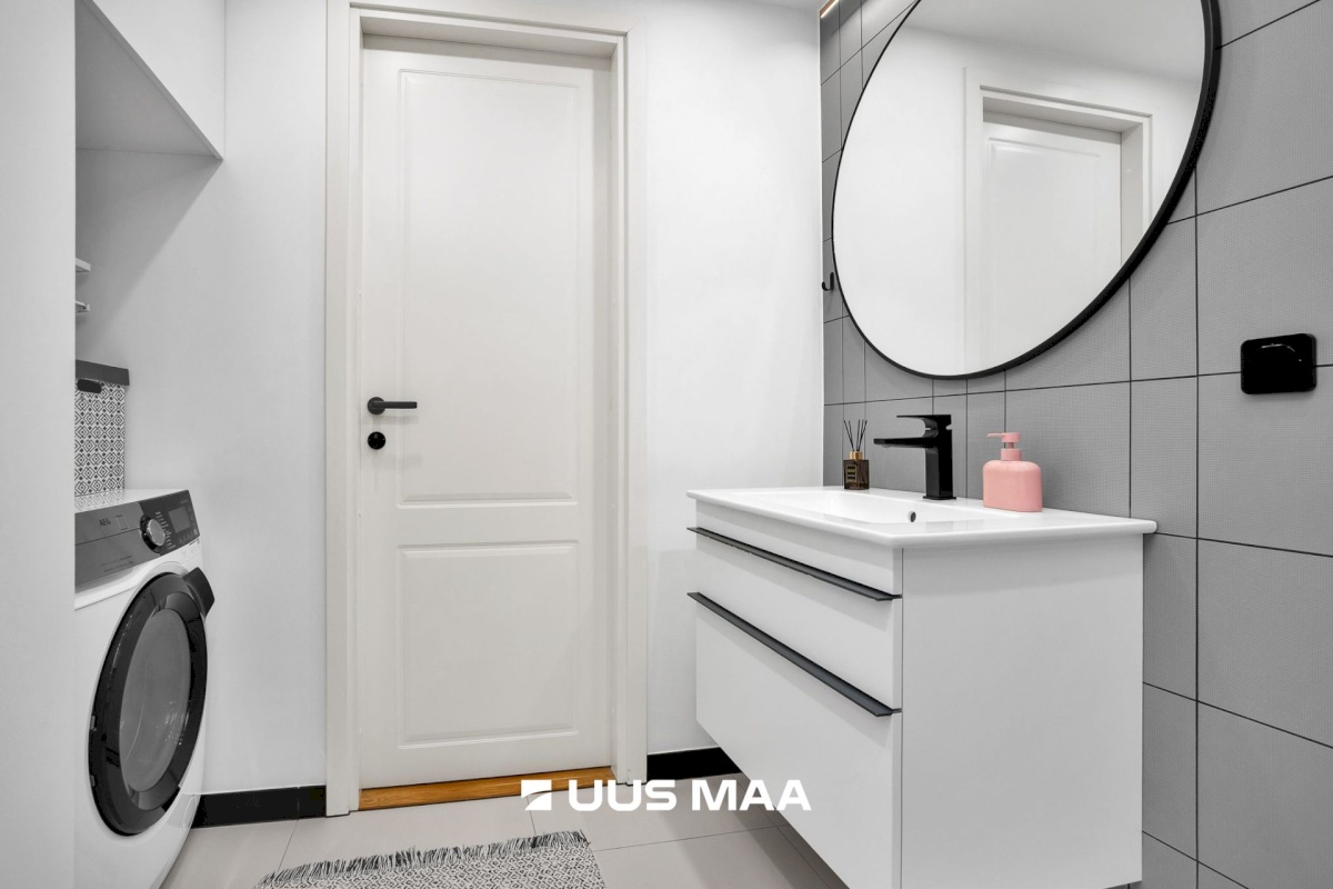 Tallinn, Kesklinna linnaosa, Uus Maailm, Toom-Kuninga 15