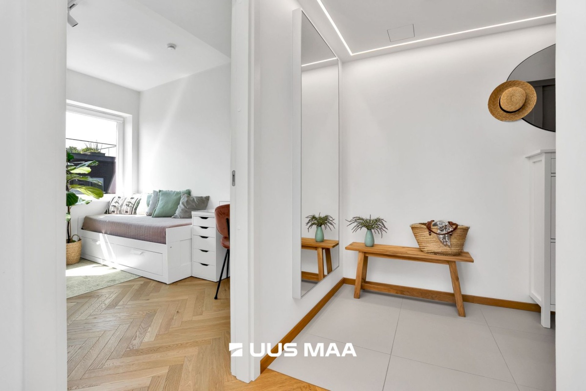 Tallinn, Kesklinna linnaosa, Uus Maailm, Toom-Kuninga 15