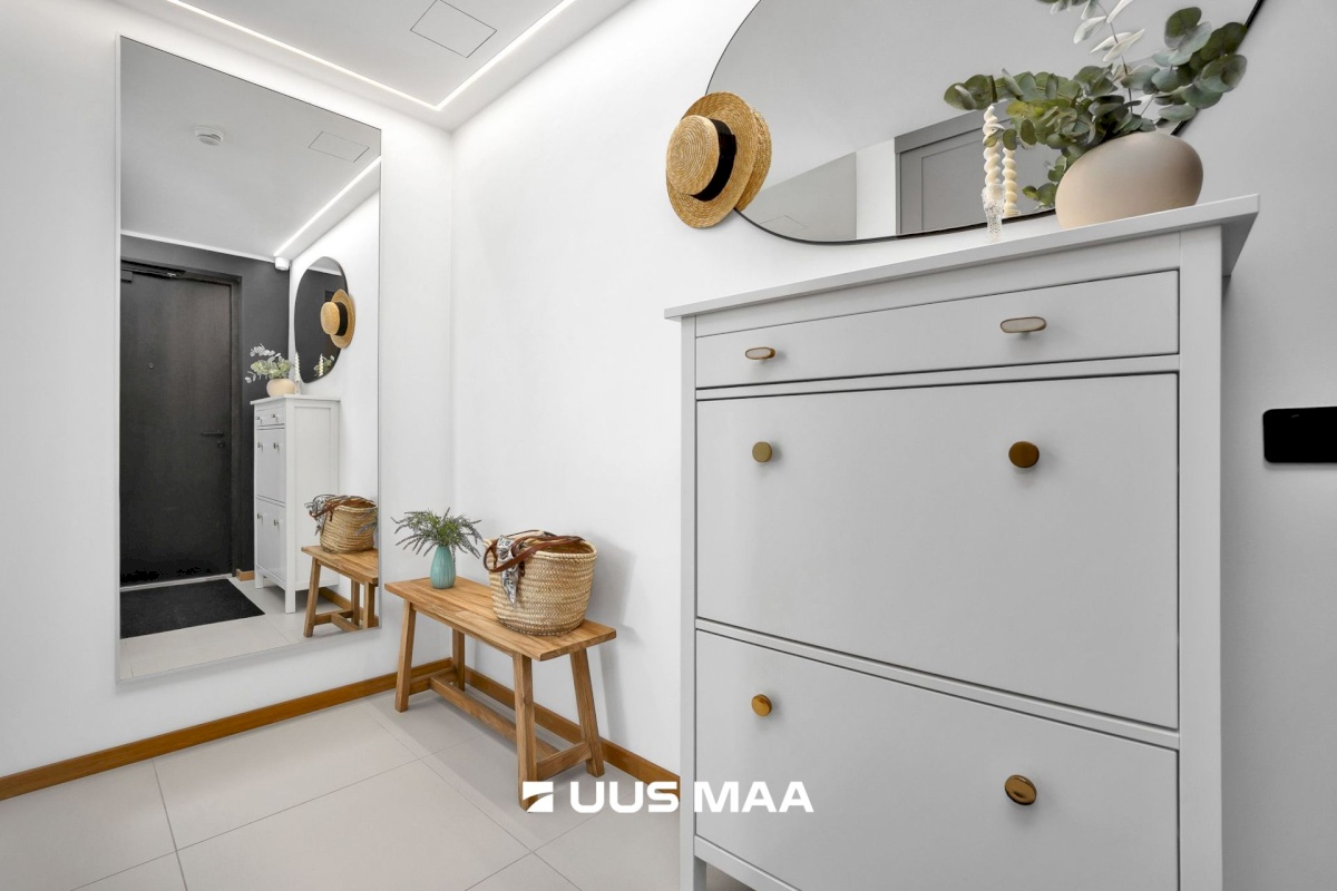 Tallinn, Kesklinna linnaosa, Uus Maailm, Toom-Kuninga 15