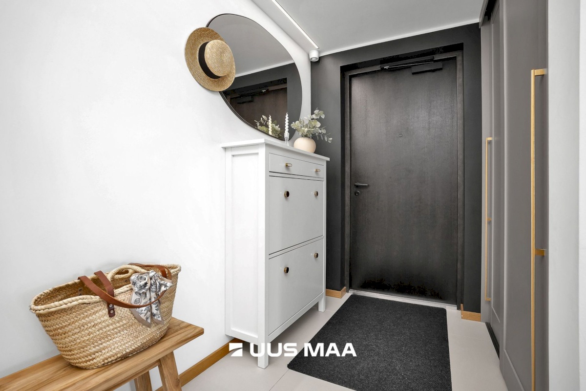 Tallinn, Kesklinna linnaosa, Uus Maailm, Toom-Kuninga 15