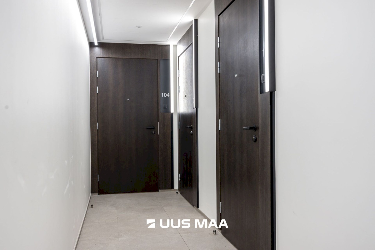 Tallinn, Kesklinna linnaosa, Uus Maailm, Toom-Kuninga 15