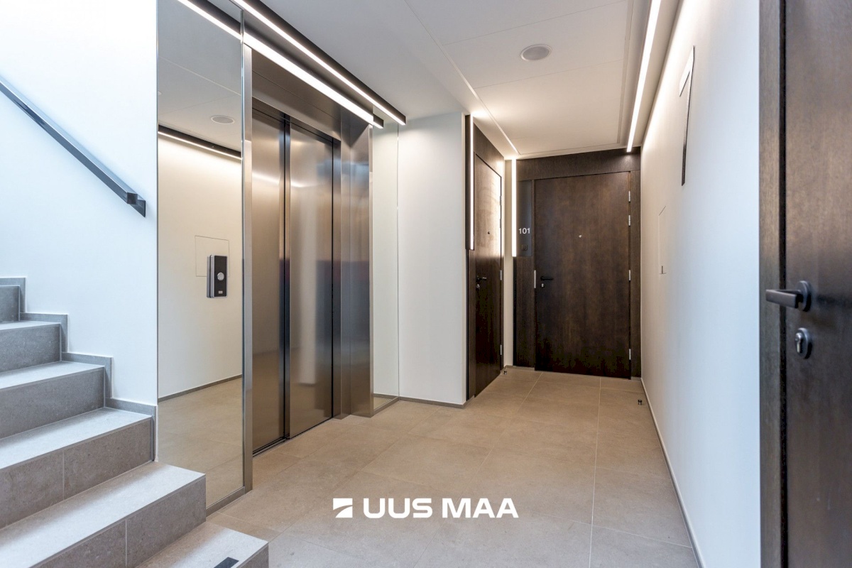 Tallinn, Kesklinna linnaosa, Uus Maailm, Toom-Kuninga 15