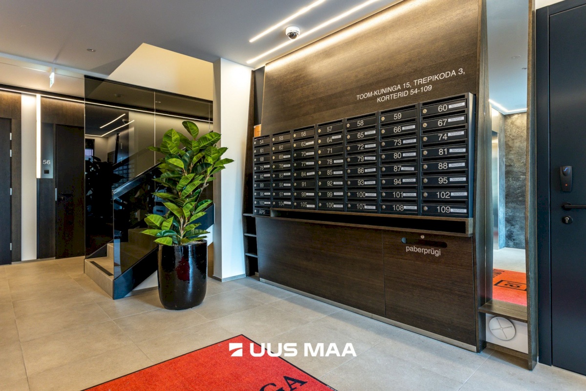 Tallinn, Kesklinna linnaosa, Uus Maailm, Toom-Kuninga 15