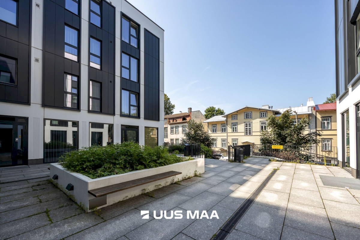 Tallinn, Kesklinna linnaosa, Uus Maailm, Toom-Kuninga 15