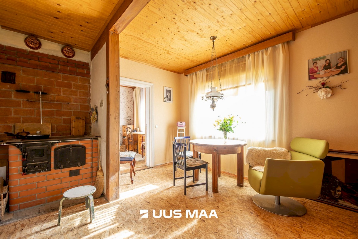 Saaremaa vald, Kuressaare linn, Karja 5