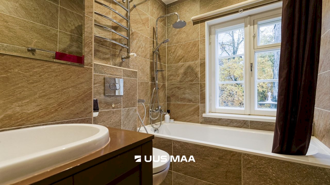 Tallinn, Kesklinna linnaosa, Kadriorg, Narva mnt 32