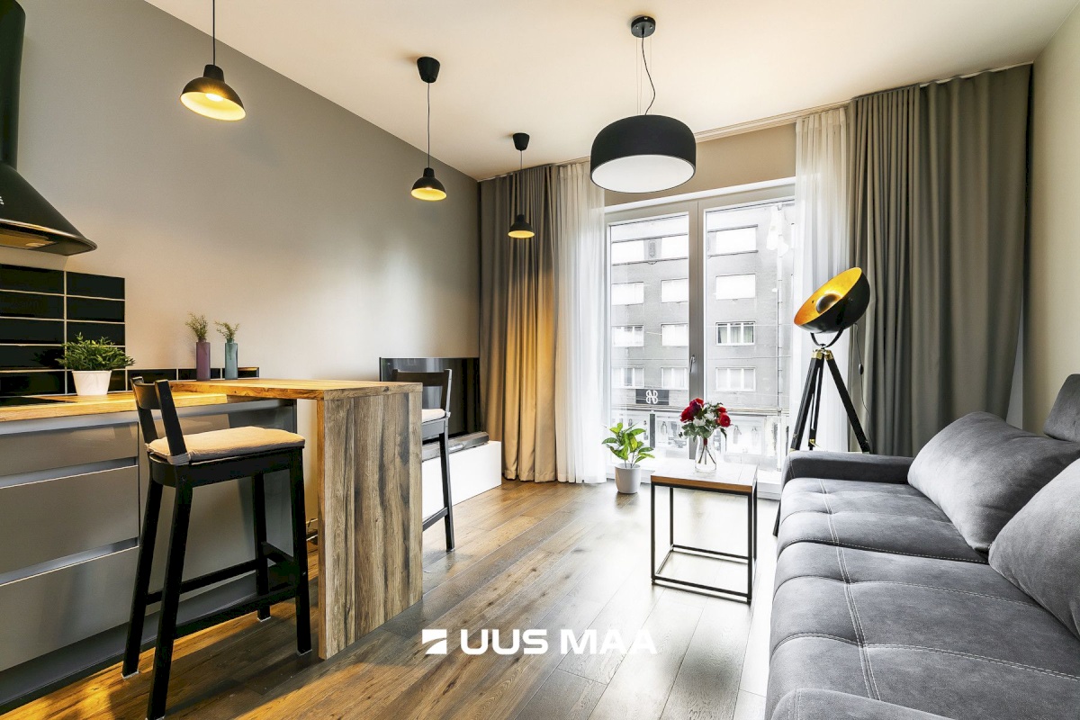 Tallinn, Kesklinna linnaosa, Pärnu mnt 33