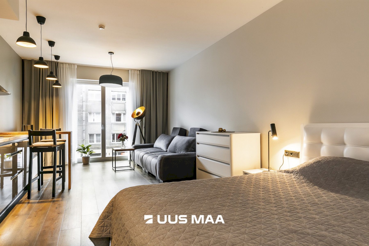 Tallinn, Kesklinna linnaosa, Pärnu mnt 33