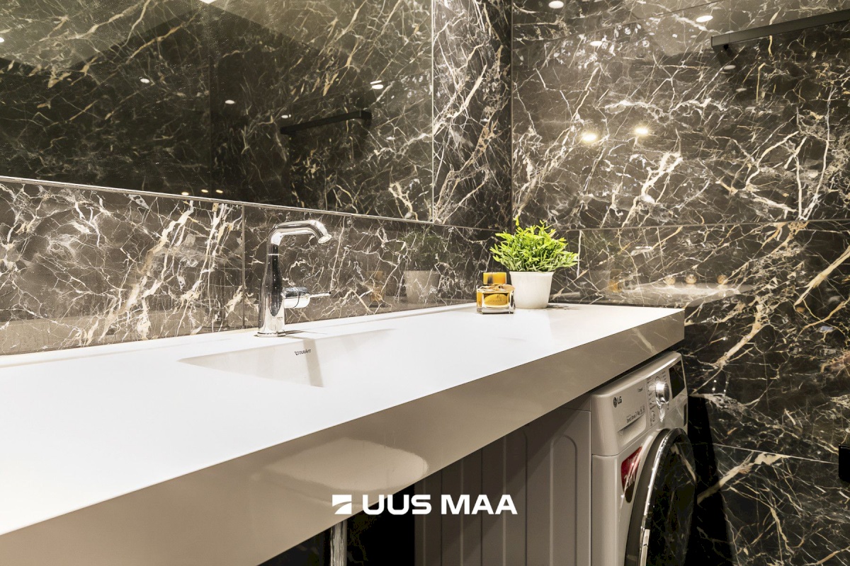 Tallinn, Kesklinna linnaosa, Pärnu mnt 33