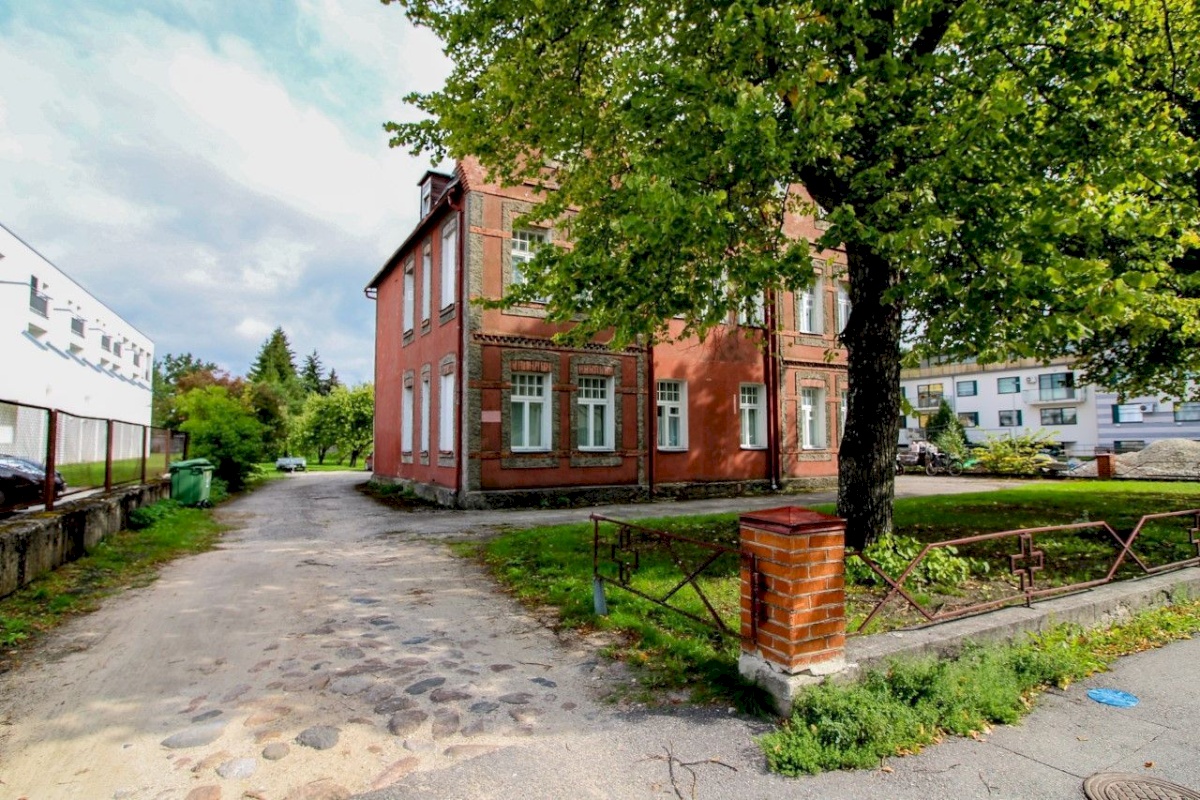 Pärnu linn, Pärnu linn, Rannarajoon, Tammsaare pst 8