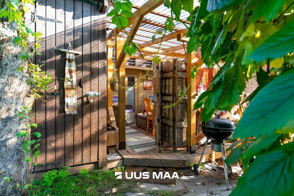 Viljandi linn, Uueveski, Ugala pst 33