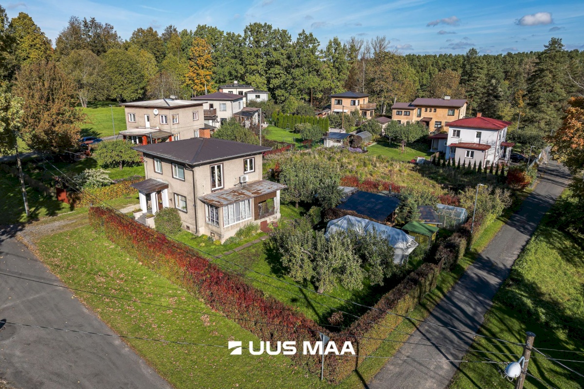 Viljandi linn, Uueveski, Ugala pst 33