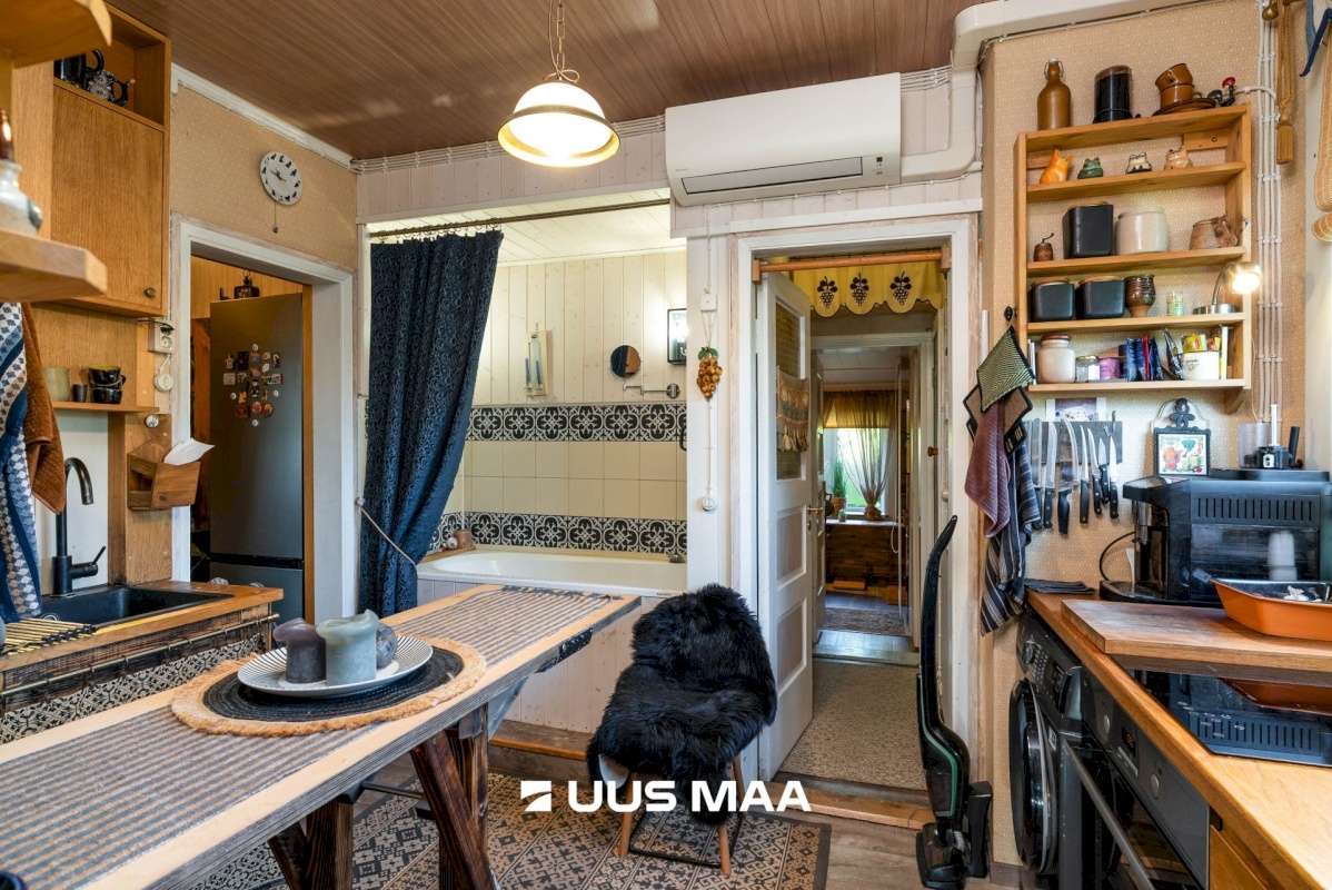 Viljandi linn, Uueveski, Ugala pst 33