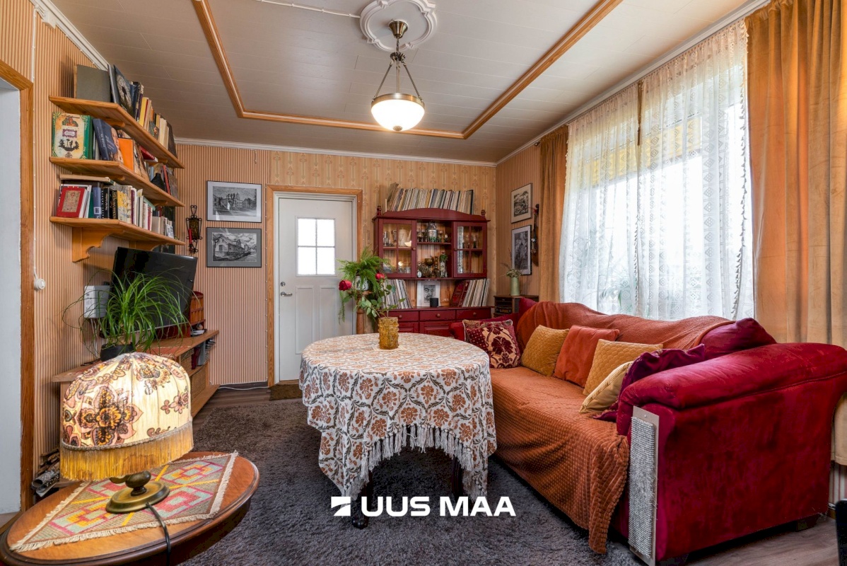 Viljandi linn, Uueveski, Ugala pst 33