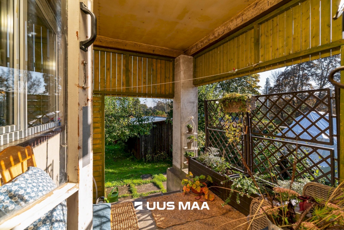 Viljandi linn, Uueveski, Ugala pst 33