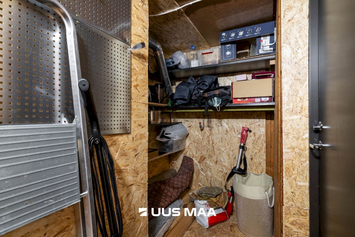 Viljandi linn, Uueveski, Ugala pst 33