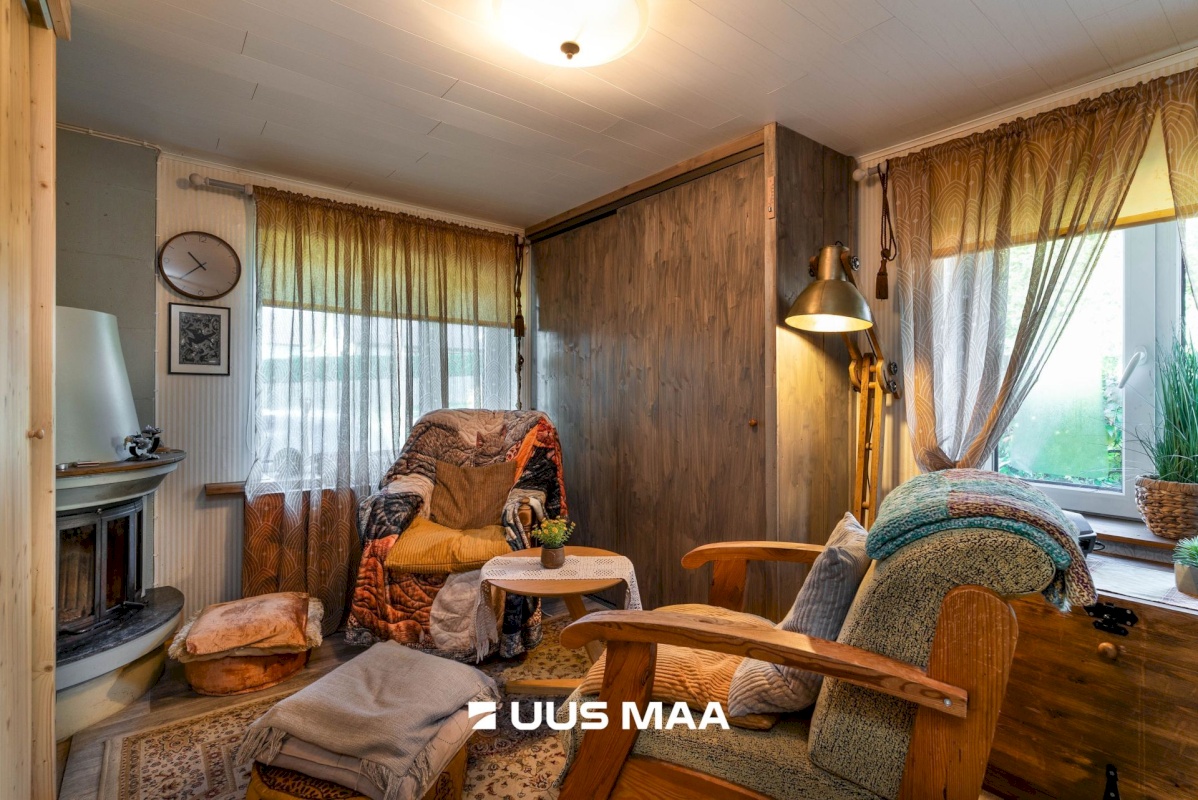 Viljandi linn, Uueveski, Ugala pst 33