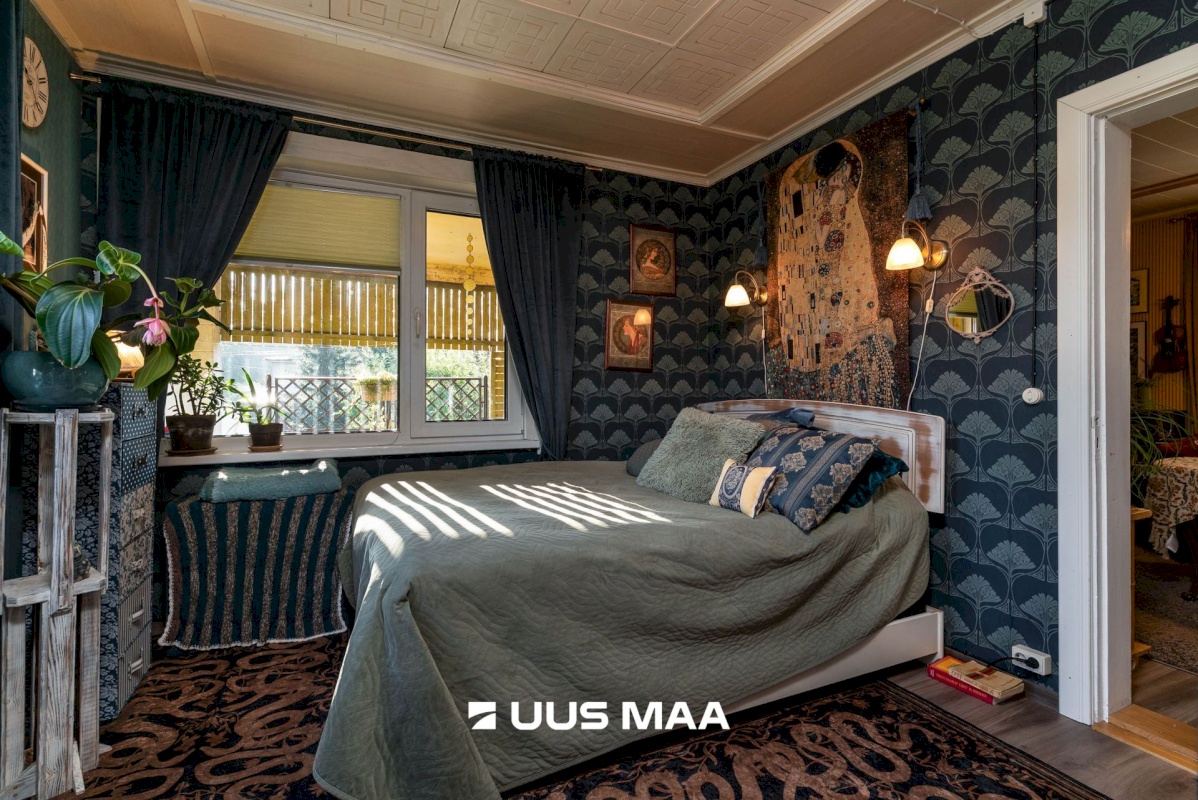 Viljandi linn, Uueveski, Ugala pst 33