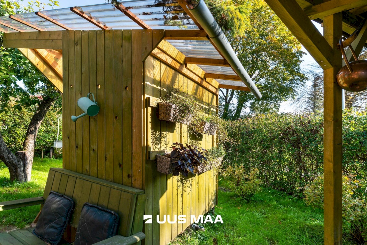 Viljandi linn, Uueveski, Ugala pst 33