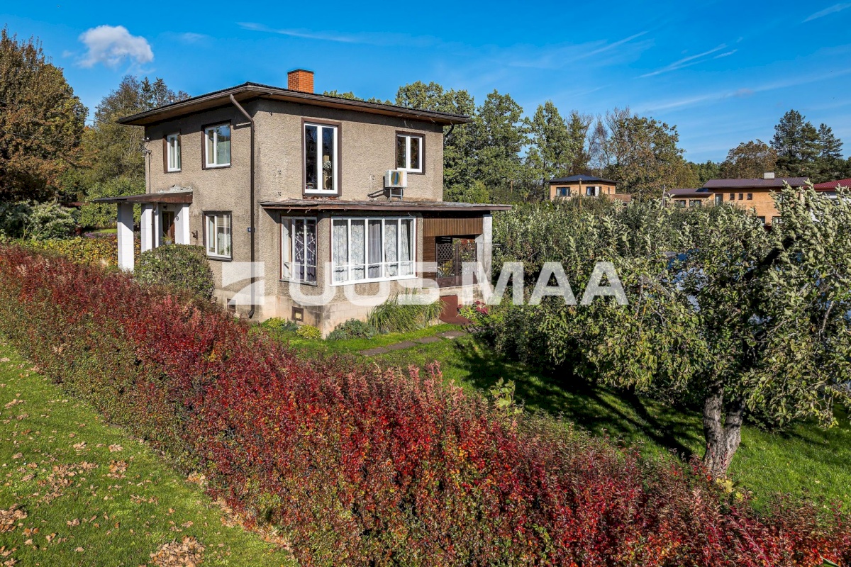 Viljandi linn, Uueveski, Ugala pst 33