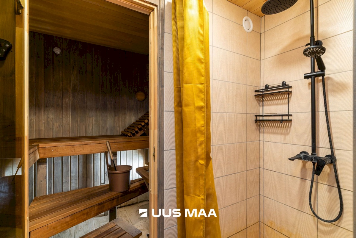 Viljandi linn, Uueveski, Ugala pst 33