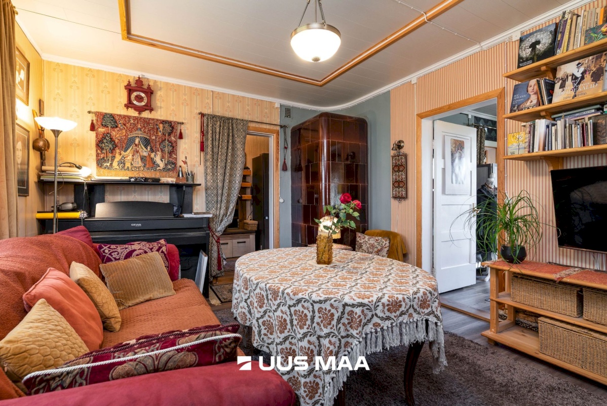 Viljandi linn, Uueveski, Ugala pst 33