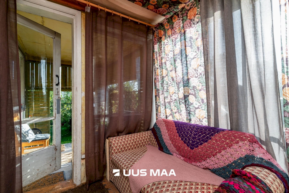 Viljandi linn, Uueveski, Ugala pst 33