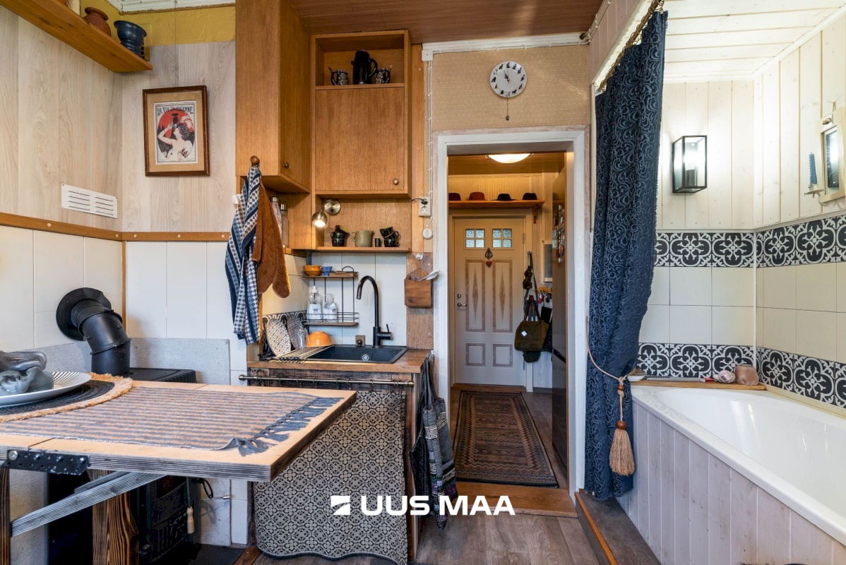 Viljandi linn, Uueveski, Ugala pst 33