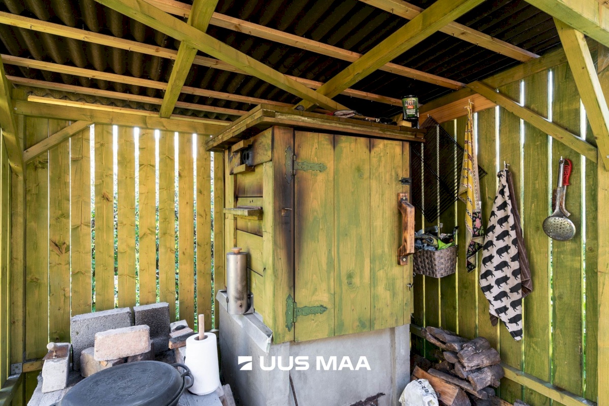 Viljandi linn, Uueveski, Ugala pst 33