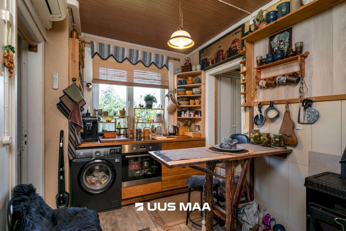 Viljandi linn, Uueveski, Ugala pst 33