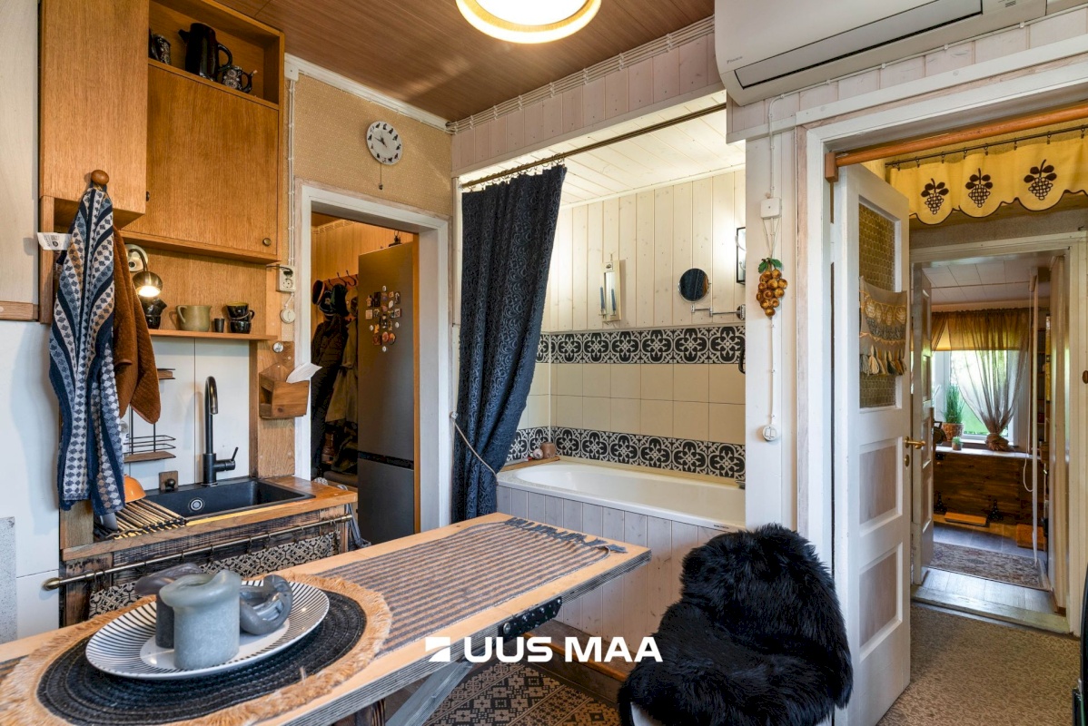 Viljandi linn, Uueveski, Ugala pst 33