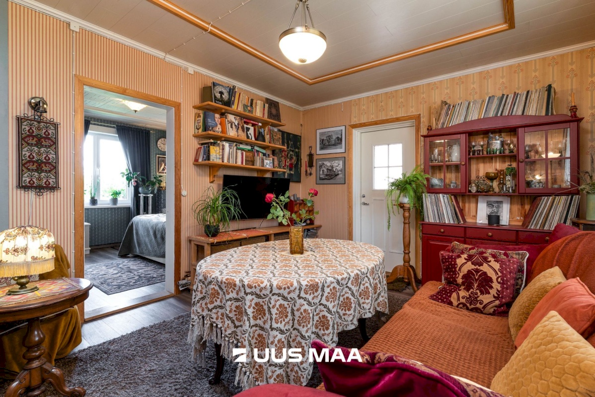 Viljandi linn, Uueveski, Ugala pst 33