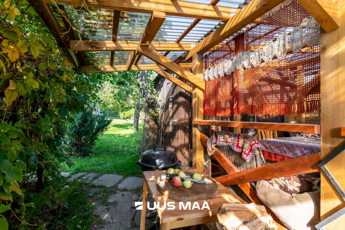 Viljandi linn, Uueveski, Ugala pst 33