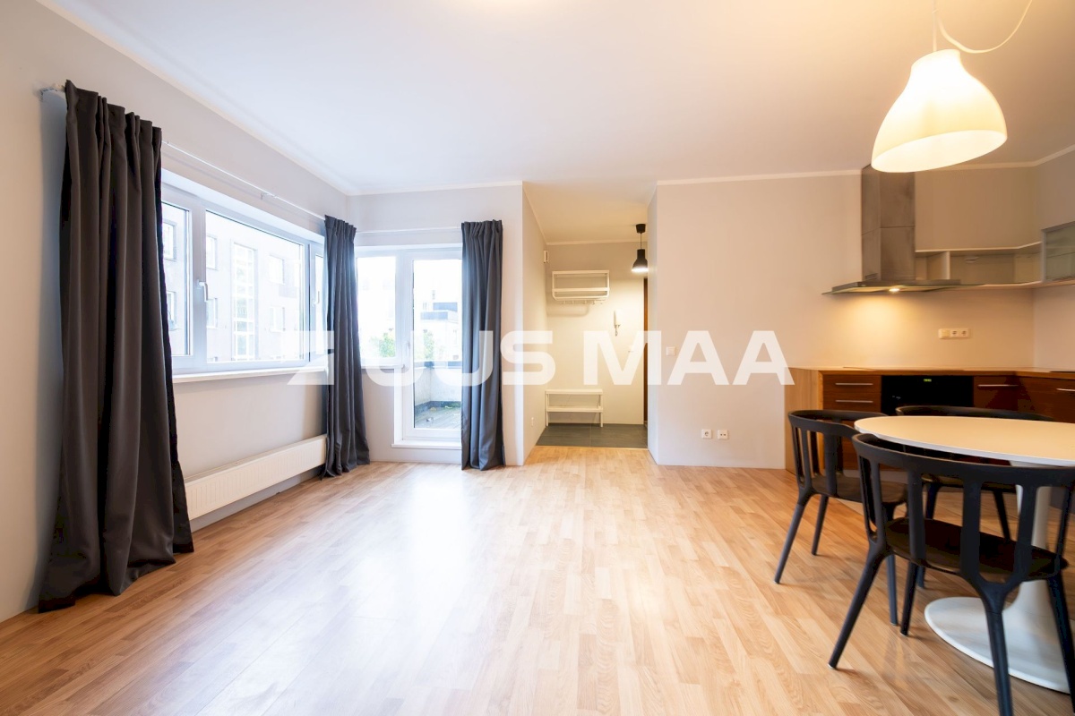 Saaremaa vald, Kuressaare linn, Pikk 2