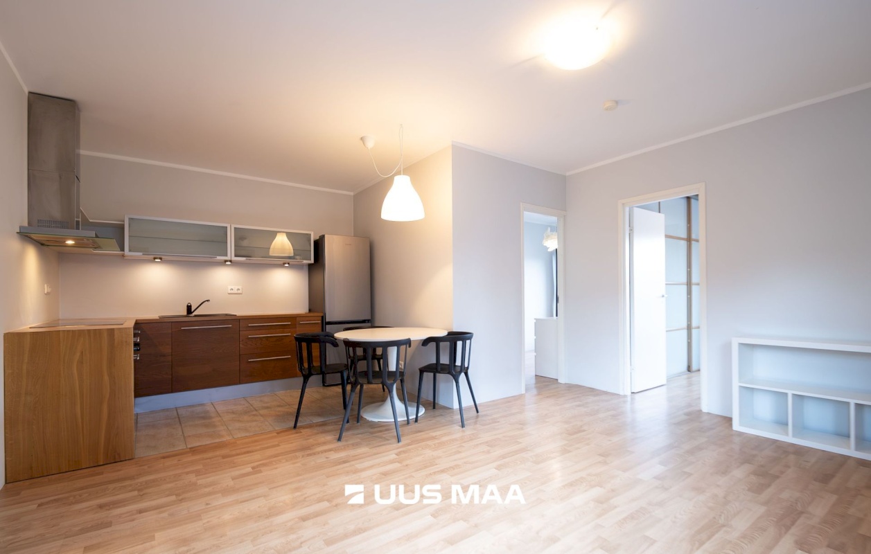 Saaremaa vald, Kuressaare linn, Pikk 2