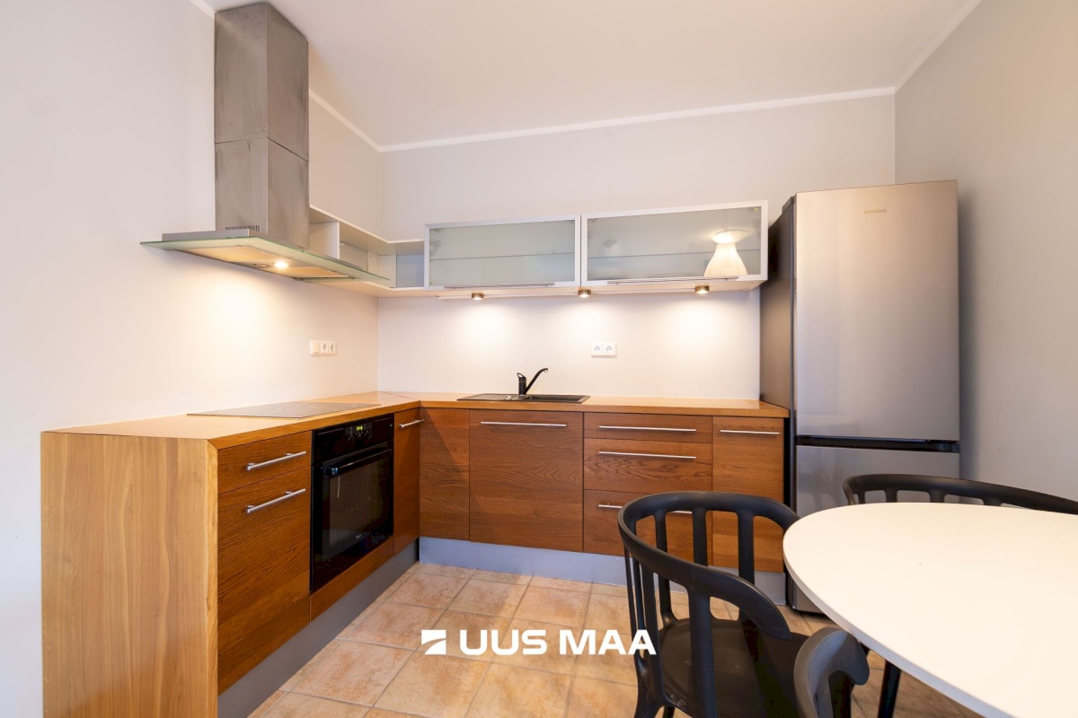 Saaremaa vald, Kuressaare linn, Pikk 2