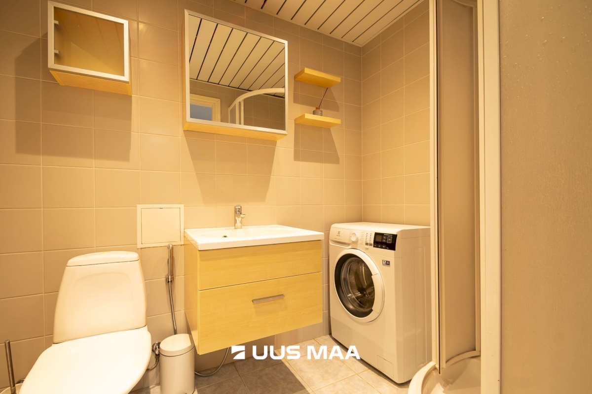 Saaremaa vald, Kuressaare linn, Pikk 2