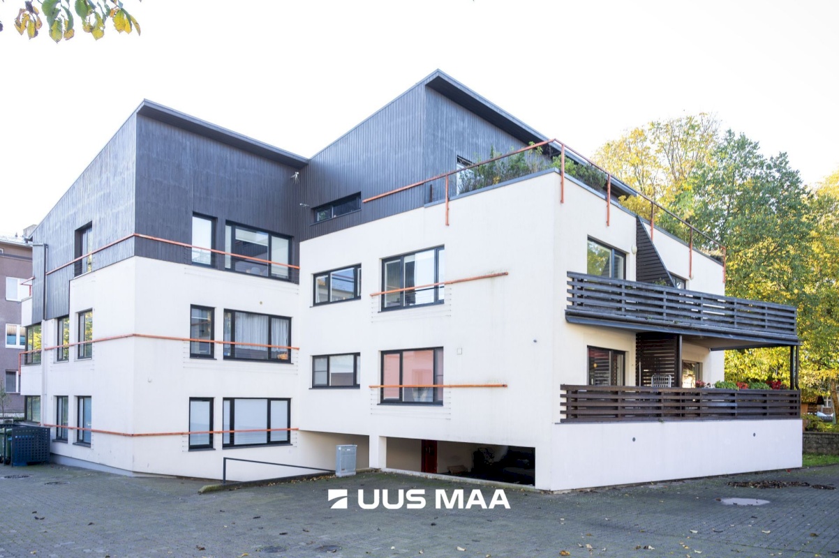 Saaremaa vald, Kuressaare linn, Pikk 2