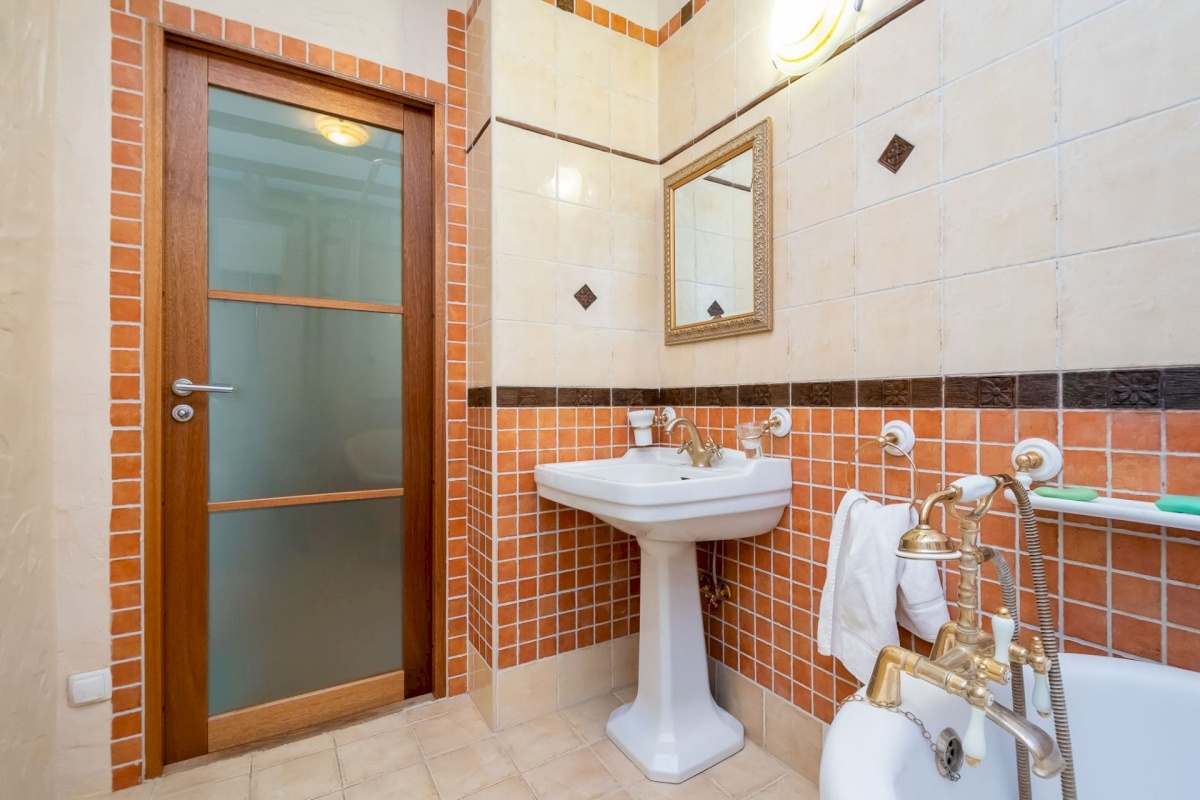 Tallinn, Kesklinna linnaosa, Kentmanni 18