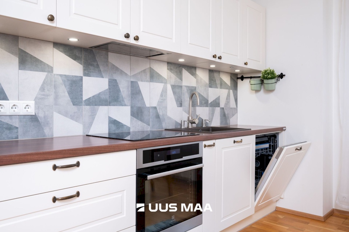 Tallinn, Kesklinna linnaosa, Kadriorg, Uuslinna 9/1