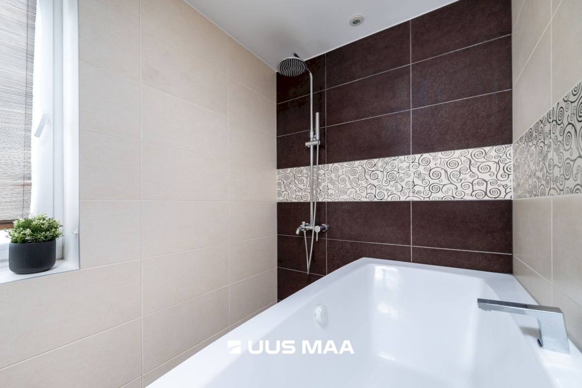 Tallinn, Kesklinna linnaosa, Kadriorg, Uuslinna 9/1