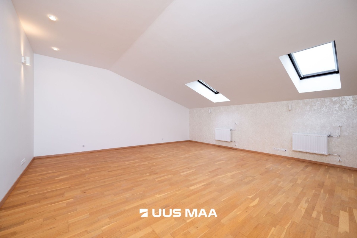 Tallinn, Lasnamäe linnaosa, Ülemiste, Peterburi tee 4