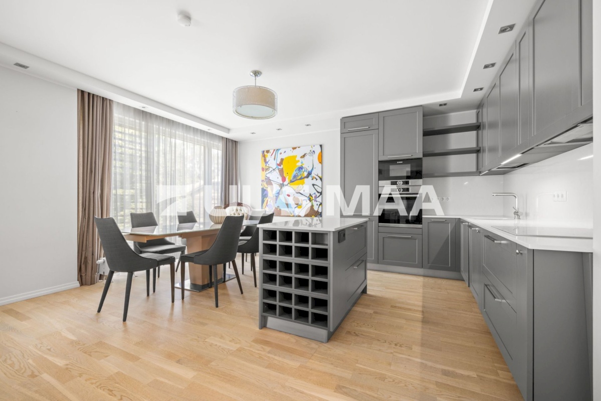 Tallinn, Kesklinna linnaosa, Kadriorg, Tina tn 1A