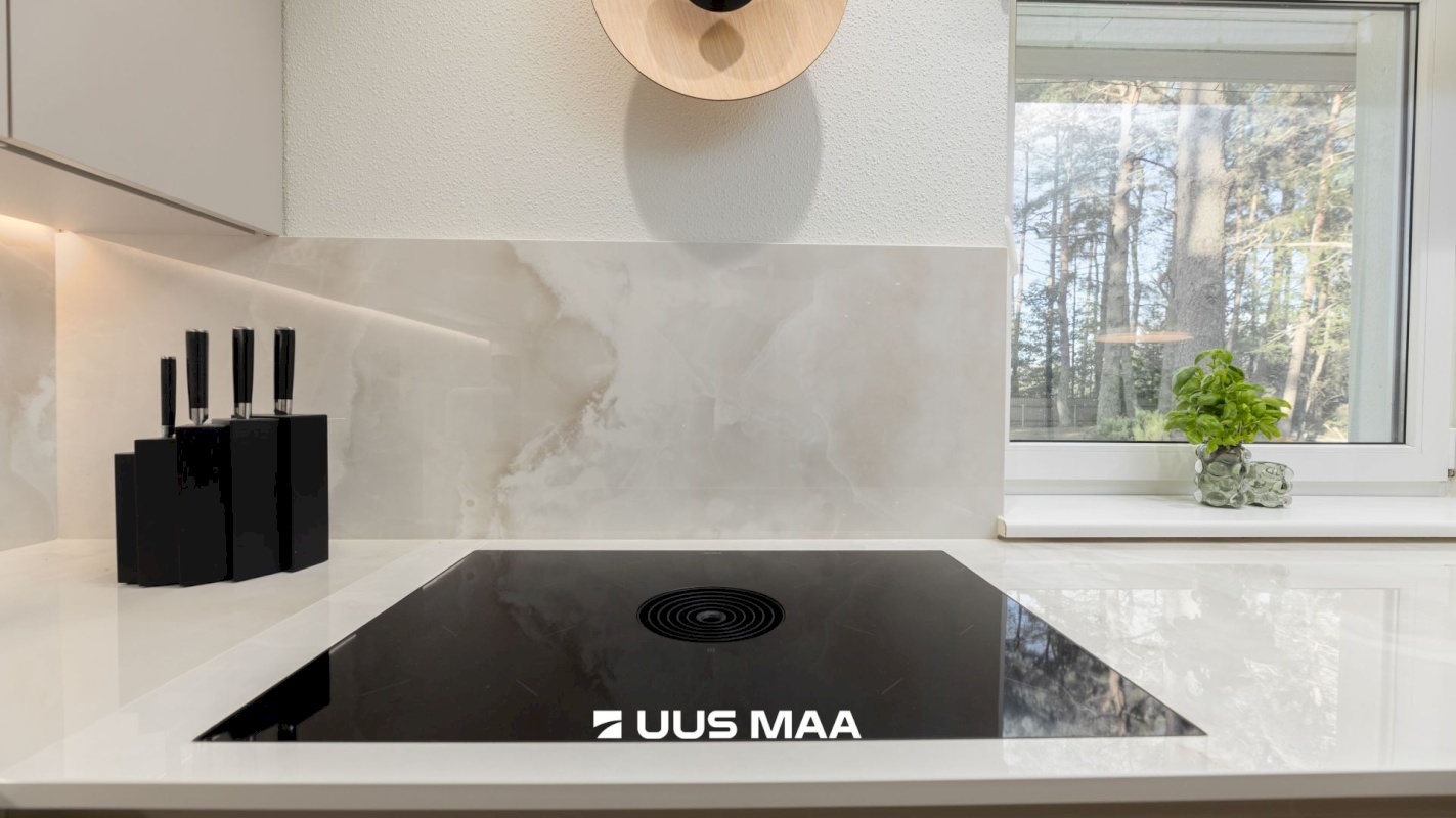 Harku vald, Vääna küla, Väänatammi tee 8